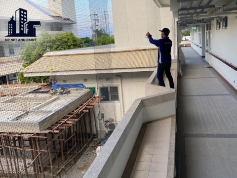 รับติดตั้งตาข่ายกันนกในล่อน